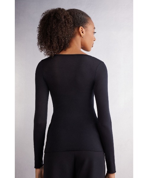 Intimissimi(インティミッシミ)の「Ultralight モダール&カシミヤ スクープネック ロングスリーブ ニット(ニット/セーター・レディース・アイボリー/ブラック/オートミール・S/M/L)」の11枚目の写真