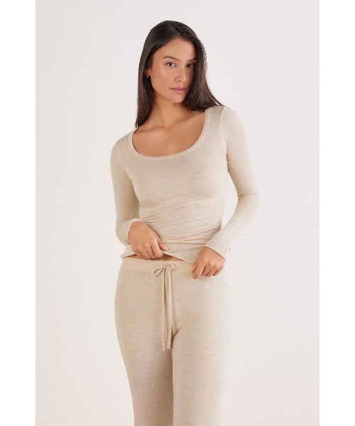 Intimissimi(インティミッシミ)の「Ultralight モダール&カシミヤ スクープネック ロングスリーブ ニット(ニット/セーター・レディース・アイボリー/ブラック/オートミール・S/M/L)」の17枚目の写真