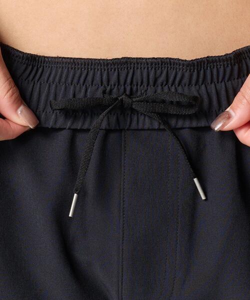 UNDER ARMOUR（アンダーアーマー）の「UAストレッチウーブン クロップ パンツ（トレーニング/レディース）（その他パンツ・レディース・ブラック・S/L/XL/M）」の5枚目の写真