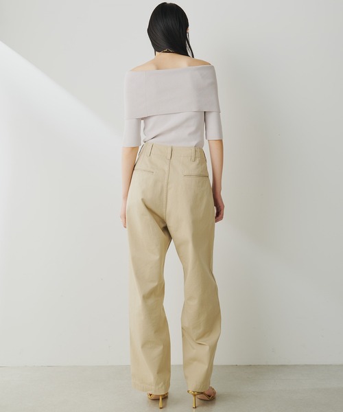 Whim Gazette(ウィムガゼット)の「オフショルニットプルオーバー(ニット/セーター・レディース・グレイッシュベージュ/ブラック・FREE)」の10枚目の写真