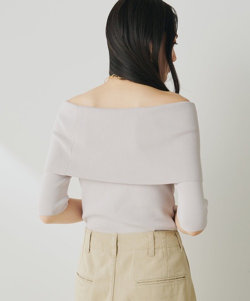 Whim Gazette(ウィムガゼット)の「オフショルニットプルオーバー(ニット/セーター・レディース・グレイッシュベージュ/ブラック・FREE)」の11枚目の写真