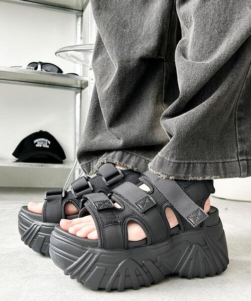 WEGO（ウィゴー）の「WEGO/厚底ベルトスポーツサンダル（サンダル・レディース・オフホワイト/ブラック・LARGE/MEDIUM）」の2枚目の写真