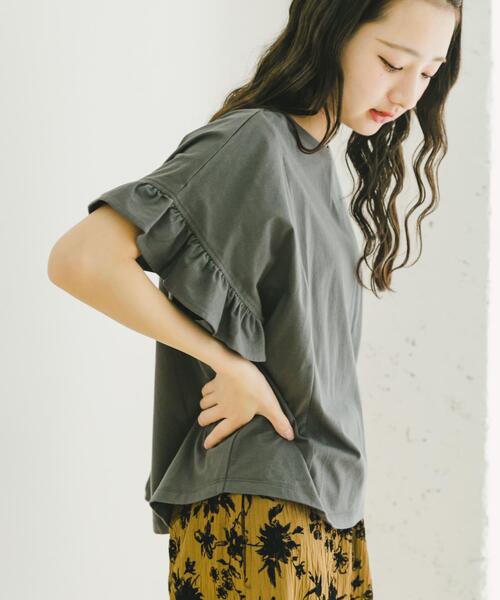 ITEMS URBANRESEARCH（アイテムズ アーバンリサーチ）の「ソデフリルカットソー（Tシャツ/カットソー・レディース・ブルー/チャコールグレー/ホワイト・FREE）」の16枚目の写真