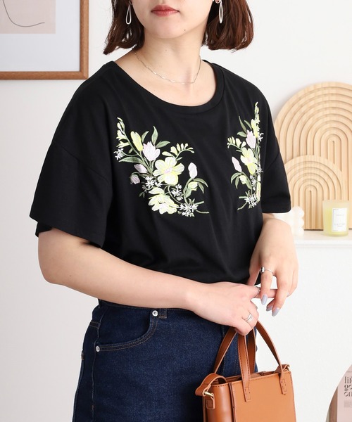 FUNALIVE（ファンアライブ）の「花柄刺繍Tシャツ（Tシャツ/カットソー・レディース・ダークグリーン/テラコッタ/ブラック・L/M）」の4枚目の写真