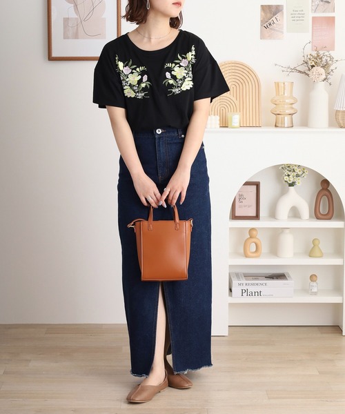FUNALIVE（ファンアライブ）の「花柄刺繍Tシャツ（Tシャツ/カットソー・レディース・ダークグリーン/テラコッタ/ブラック・L/M）」の5枚目の写真