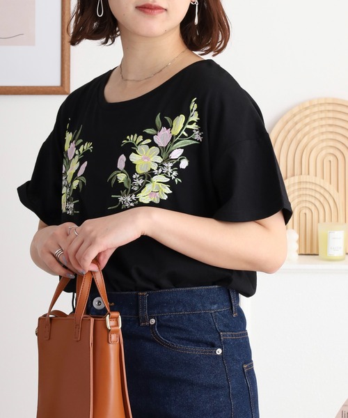 FUNALIVE（ファンアライブ）の「花柄刺繍Tシャツ（Tシャツ/カットソー・レディース・ダークグリーン/テラコッタ/ブラック・L/M）」の10枚目の写真