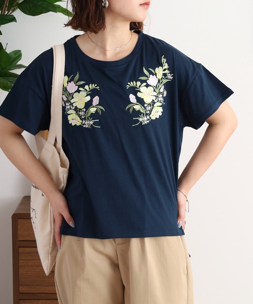 FUNALIVE（ファンアライブ）の「花柄刺繍Tシャツ（Tシャツ/カットソー・レディース・ダークグリーン/テラコッタ/ブラック・L/M）」の7枚目の写真