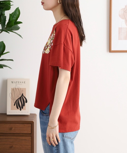 FUNALIVE（ファンアライブ）の「花柄刺繍Tシャツ（Tシャツ/カットソー・レディース・ダークグリーン/テラコッタ/ブラック・L/M）」の18枚目の写真
