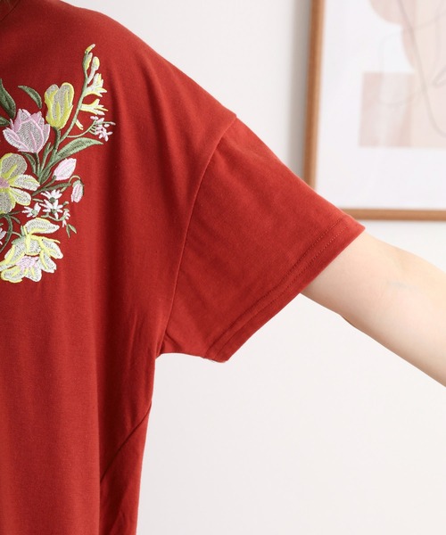 FUNALIVE（ファンアライブ）の「花柄刺繍Tシャツ（Tシャツ/カットソー・レディース・ダークグリーン/テラコッタ/ブラック・L/M）」の22枚目の写真