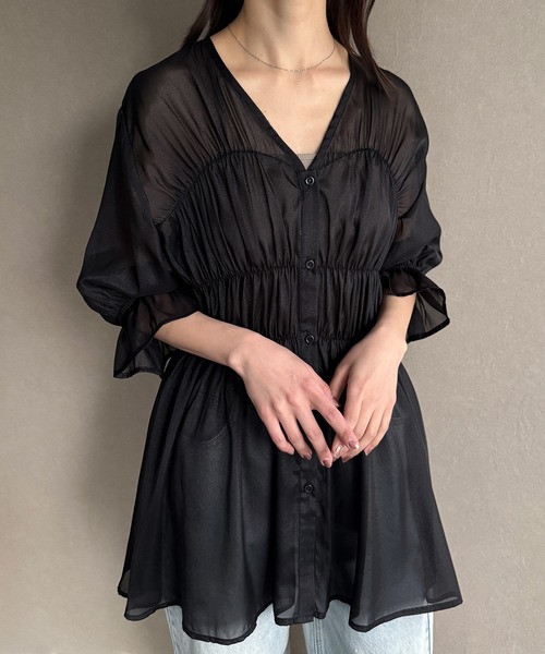 junoah（ジュノア）の「シャーリングデザインシアーチュニック（チュニック・レディース・クリーム/グレー/ブラック・SMALL/MEDIUM/LARGE）」の2枚目の写真