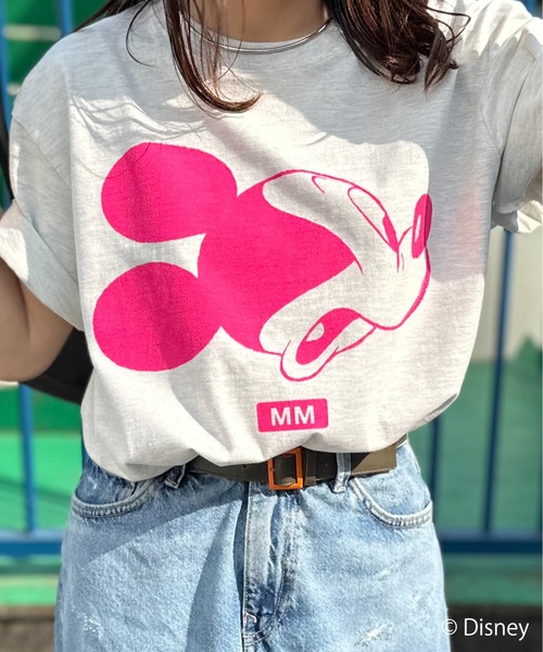 Disney(ディズニー)の「【Disney(ディズニー)】別注/ミッキーマウス / MMロゴプリント半袖Tシャツ(Tシャツ/カットソー・レディース・ベージュ/オートミール/ホワイト/グリーン・MEDIUM/LARGE)」の1枚目の写真