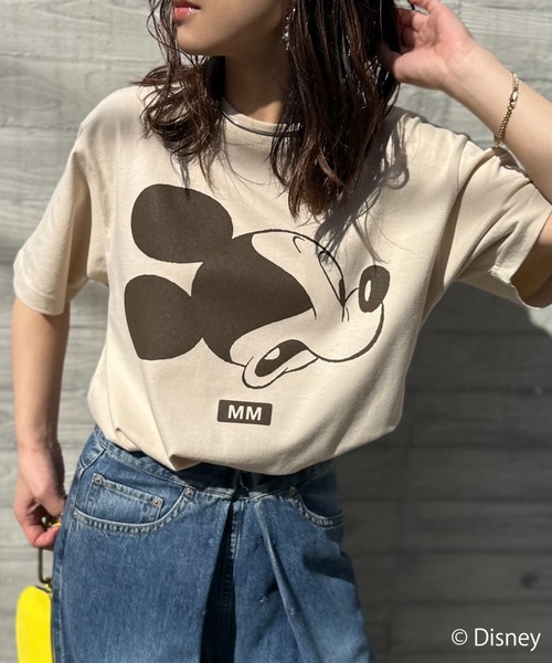 Disney(ディズニー)の「【Disney(ディズニー)】別注/ミッキーマウス / MMロゴプリント半袖Tシャツ(Tシャツ/カットソー・レディース・ベージュ/オートミール/ホワイト/グリーン・MEDIUM/LARGE)」の3枚目の写真