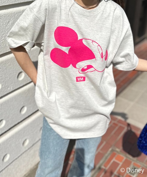 Disney(ディズニー)の「【Disney(ディズニー)】別注/ミッキーマウス / MMロゴプリント半袖Tシャツ(Tシャツ/カットソー・レディース・ベージュ/オートミール/ホワイト/グリーン・MEDIUM/LARGE)」の17枚目の写真