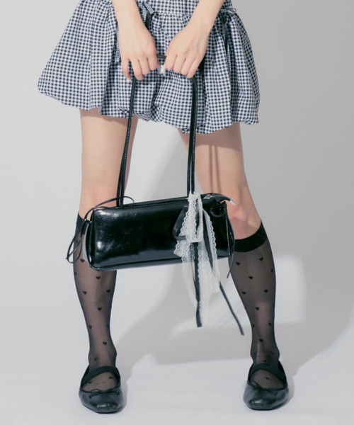 ALLuRing ChaRm(アリュリングチャーム)の「Ribbon Lace Square Bag / リボンレーススクエアバッグ(ショルダーバッグ・レディース・ホワイト/ブラック/ピンク・FREE)」の2枚目の写真