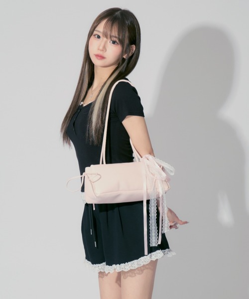 ALLuRing ChaRm(アリュリングチャーム)の「Ribbon Lace Square Bag / リボンレーススクエアバッグ(ショルダーバッグ・レディース・ホワイト/ブラック/ピンク・FREE)」の16枚目の写真