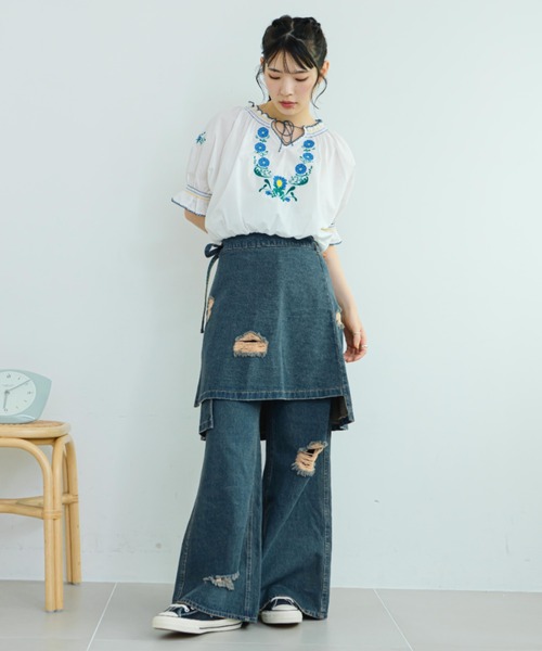 eLur(エラー)の「ダメージフレアデニムパンツ|セットアップ着用可能(デニムパンツ・レディース・インディゴブルー/ライトブルー・SMALL/MEDIUM)」の8枚目の写真