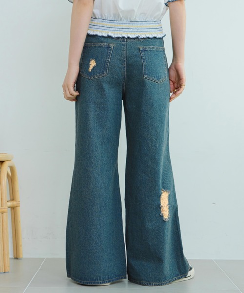 eLur(エラー)の「ダメージフレアデニムパンツ|セットアップ着用可能(デニムパンツ・レディース・インディゴブルー/ライトブルー・SMALL/MEDIUM)」の5枚目の写真
