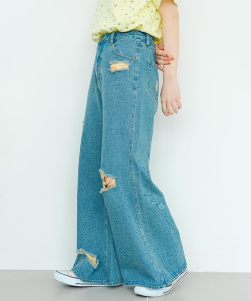 eLur(エラー)の「ダメージフレアデニムパンツ|セットアップ着用可能(デニムパンツ・レディース・インディゴブルー/ライトブルー・SMALL/MEDIUM)」の12枚目の写真