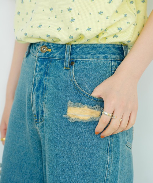 eLur(エラー)の「ダメージフレアデニムパンツ|セットアップ着用可能(デニムパンツ・レディース・インディゴブルー/ライトブルー・SMALL/MEDIUM)」の14枚目の写真