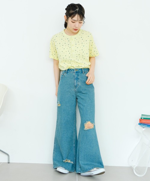 eLur(エラー)の「ダメージフレアデニムパンツ|セットアップ着用可能(デニムパンツ・レディース・インディゴブルー/ライトブルー・SMALL/MEDIUM)」の22枚目の写真