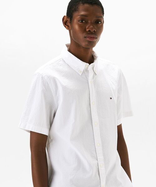 TOMMY HILFIGER(トミーヒルフィガー)の「シアサッカーソリッドレギュラーフィットショートスリーブシャツ(シャツ/ブラウス・メンズ・ホワイト/ライトブルー/ネイビー・X-LARGE/SMALL/MEDIUM/LARGE)」の10枚目の写真
