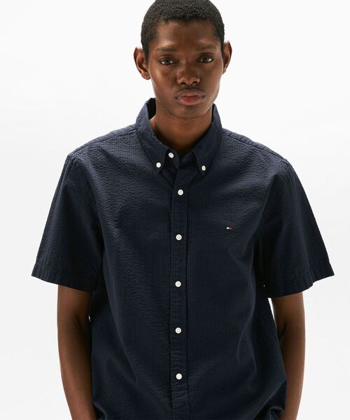 TOMMY HILFIGER(トミーヒルフィガー)の「シアサッカーソリッドレギュラーフィットショートスリーブシャツ(シャツ/ブラウス・メンズ・ホワイト/ライトブルー/ネイビー・X-LARGE/SMALL/MEDIUM/LARGE)」の7枚目の写真