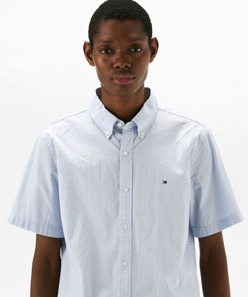 TOMMY HILFIGER(トミーヒルフィガー)の「シアサッカーソリッドレギュラーフィットショートスリーブシャツ(シャツ/ブラウス・メンズ・ホワイト/ライトブルー/ネイビー・X-LARGE/SMALL/MEDIUM/LARGE)」の4枚目の写真