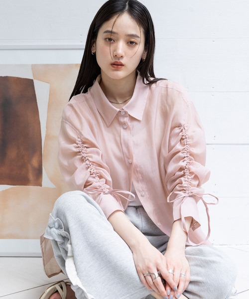 RAGEBLUE（レイジブルー）の「袖シャーリングBIGシアーシャツ（シャツ/ブラウス・レディース・ホワイト/ブラック/ライトピンク/レッド・FREE）」の2枚目の写真