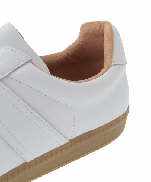 a.v.v(アーヴェヴェ)の「ジャーマントレーナースニーカー(その他シューズ・メンズ・ホワイト・26.5/27.5)」の4枚目の写真