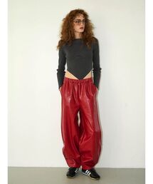 null.（ヌル）の「ヴィーガンレザーコクーンパンツ（その他パンツ）」