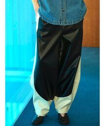 null.（ヌル）の「ヴィーガンレザーコクーンパンツ（その他パンツ）」