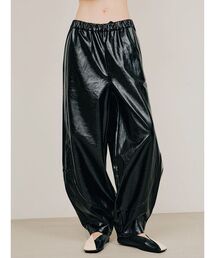 null.（ヌル）の「ヴィーガンレザーコクーンパンツ（その他パンツ）」