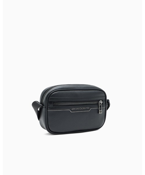 ARMANI EXCHANGE（アルマーニエクスチェンジ）の「【A|X アルマーニ エクスチェンジ】AXメタルロゴ ショルダーバッグ（ショルダーバッグ・メンズ・ブラック・FREE）」の2枚目の写真