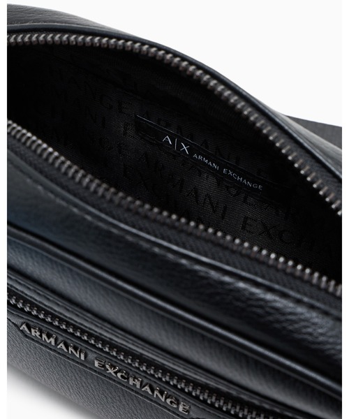 ARMANI EXCHANGE（アルマーニエクスチェンジ）の「【A|X アルマーニ エクスチェンジ】AXメタルロゴ ショルダーバッグ（ショルダーバッグ・メンズ・ブラック・FREE）」の5枚目の写真