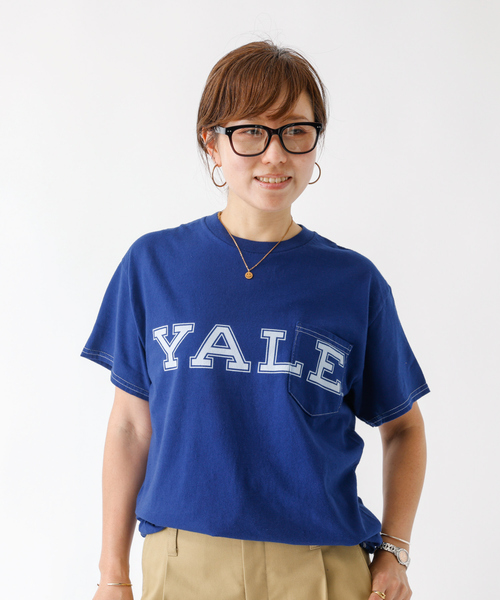 ABAHOUSE(アバハウス)の「【The BOOK STORE / ブックストア 】YALE POCKET TEE /イェール大学 /カレッジロゴ /ポケットTシャツ(Tシャツ/カットソー・メンズ・ネイビー/ブラック/ピンク/グリーン・XL/L/M)」の4枚目の写真