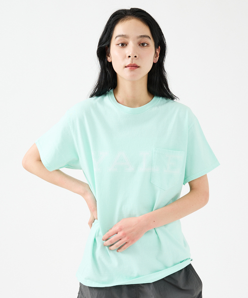 ABAHOUSE(アバハウス)の「【The BOOK STORE / ブックストア 】YALE POCKET TEE /イェール大学 /カレッジロゴ /ポケットTシャツ(Tシャツ/カットソー・メンズ・ネイビー/ブラック/ピンク/グリーン・XL/L/M)」の3枚目の写真