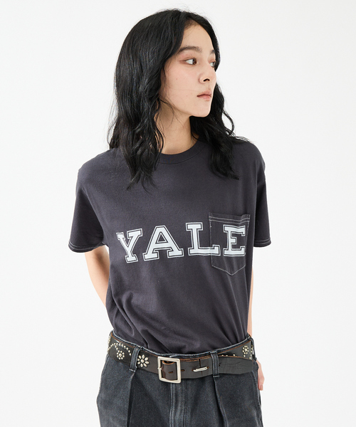ABAHOUSE(アバハウス)の「【The BOOK STORE / ブックストア 】YALE POCKET TEE /イェール大学 /カレッジロゴ /ポケットTシャツ(Tシャツ/カットソー・メンズ・ネイビー/ブラック/ピンク/グリーン・XL/L/M)」の7枚目の写真