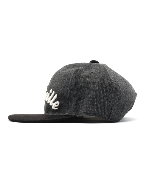 ikka（イッカ）の「3D刺繍平ツバCAP（キャップ・キッズ・ネイビー/ブラック・FREE）」の3枚目の写真