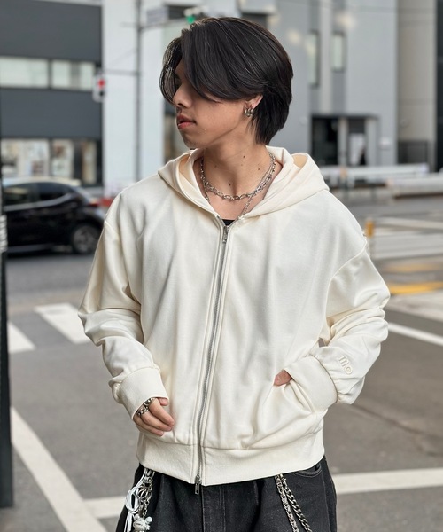 MandO（Auntie Rosa）（エムオー）の「ワンポイント刺繍スウェットジップパーカー/セットアップ着用可（パーカー・メンズ・グレー/ブラック/ネイビー/グレー系その他/ブラック系その他/チャコールグレー/アイボリー/レッド・MEDIUM/SMALL/LARGE）」の2枚目の写真