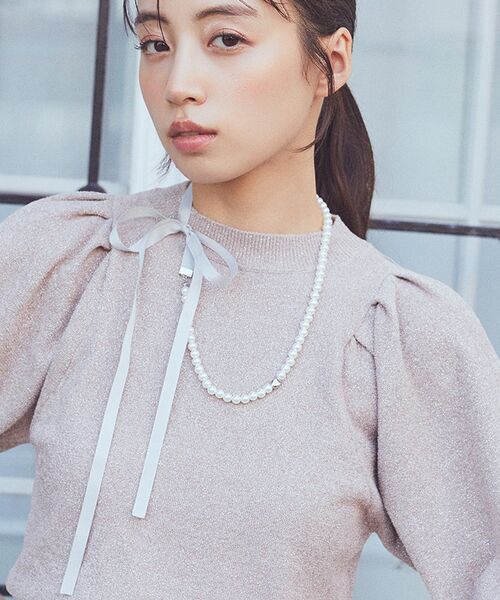 earth music&ecology（アースミュージックアンドエコロジー）の「2WAYパール×リボンネックレス（ネックレス・レディース・ブラック/ライトグレー・FREE）」の3枚目の写真