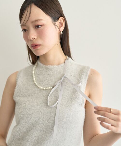 earth music&ecology（アースミュージックアンドエコロジー）の「2WAYパール×リボンネックレス（ネックレス・レディース・ブラック/ライトグレー・FREE）」の7枚目の写真