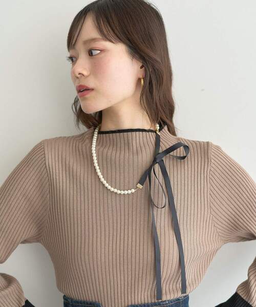 earth music&ecology（アースミュージックアンドエコロジー）の「2WAYパール×リボンネックレス（ネックレス・レディース・ブラック/ライトグレー・FREE）」の10枚目の写真