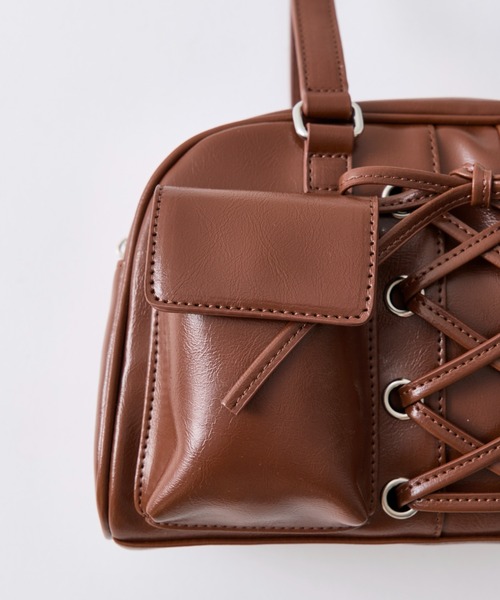 OLIVE des OLIVE（オリーブデオリーブ）の「レースアップボストンバッグ（ボストンバッグ・レディース・ブラウン/レッド/オフホワイト・FREE）」の4枚目の写真