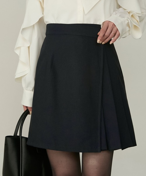 Cherir Mignon(シェリルミニョン)の「【Cherir Mignon】- Silhouette Couture - インパン付きラップデザインプリーツ切替ミニスカート 《セットアップ対応》(スカート・レディース・チャコールグレー/ブラック/ネイビー/ブラウン・S/M)」の4枚目の写真