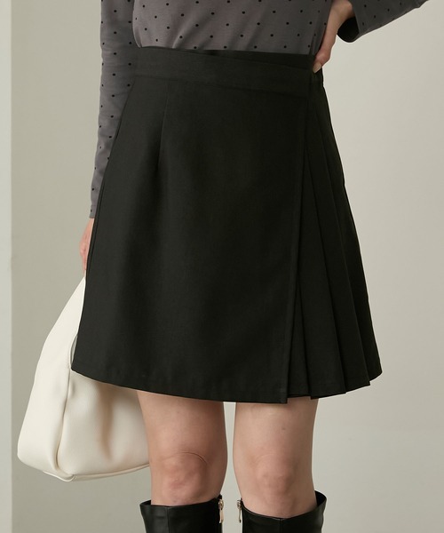 Cherir Mignon(シェリルミニョン)の「【Cherir Mignon】- Silhouette Couture - インパン付きラップデザインプリーツ切替ミニスカート 《セットアップ対応》(スカート・レディース・チャコールグレー/ブラック/ネイビー/ブラウン・S/M)」の2枚目の写真