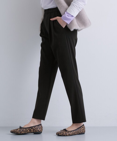 INDIVI（インディヴィ）の「人気NO.1【褒められパンツ／高ストレッチ／ウエストゴム】タックテーパードパンツ（その他パンツ・レディース・ブラック/ナチュラル/ネイビー/ホワイト/ボルドー・42/40/38/36/34/19/15 /13/12/05/03）」の21枚目の写真