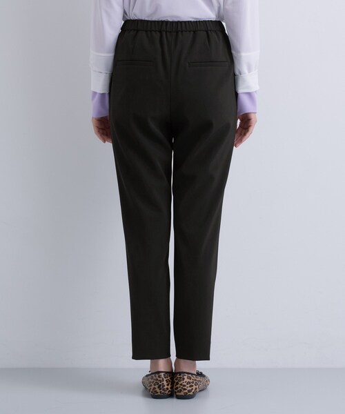 INDIVI（インディヴィ）の「人気NO.1【褒められパンツ／高ストレッチ／ウエストゴム】タックテーパードパンツ（その他パンツ・レディース・ブラック/ナチュラル/ネイビー/ホワイト/ボルドー・42/40/38/36/34/19/15 /13/12/05/03）」の6枚目の写真