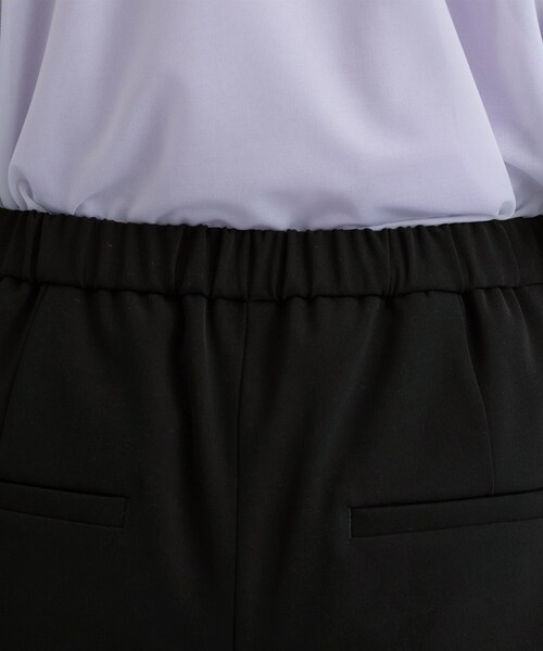 INDIVI（インディヴィ）の「人気NO.1【褒められパンツ／高ストレッチ／ウエストゴム】タックテーパードパンツ（その他パンツ・レディース・ブラック/ナチュラル/ネイビー/ホワイト/ボルドー・42/40/38/36/34/19/15 /13/12/05/03）」の9枚目の写真