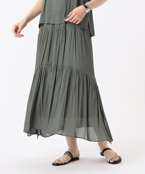 K.T KIYOKO TAKASE（キヨコタカセ）の「【セットアップ対応】スプリットジョーゼット ティアードスカート（スカート・レディース・ライトグレー/カーキ・9号）」の2枚目の写真