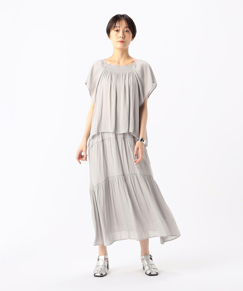 K.T KIYOKO TAKASE（キヨコタカセ）の「【セットアップ対応】スプリットジョーゼット ティアードスカート（スカート・レディース・ライトグレー/カーキ・9号）」の3枚目の写真
